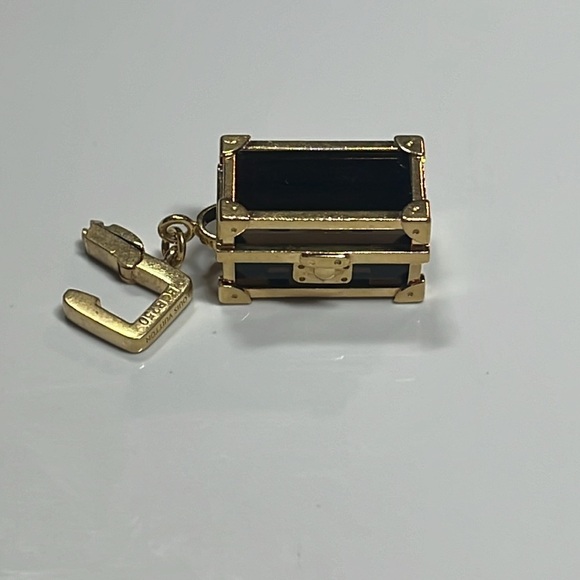 Louis Vuitton 18K Gold Steamer Trunk Charm. Gold Frame around Smoky Quartz - Picture 9 of 9